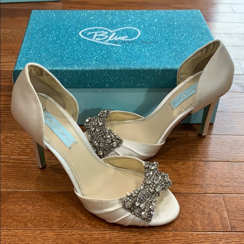Betsy Johnson White Satin Open Toe Heel size 7